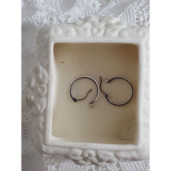 Ceramic Bisque Embossed Trinket Box with Lid ~Vintage~ - Picture 2 of 6